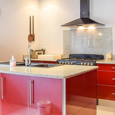 3 Bedroom Gorgeous In Gondrin