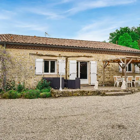 3 Bedroom Gorgeous In Casa de Férias Gondrin